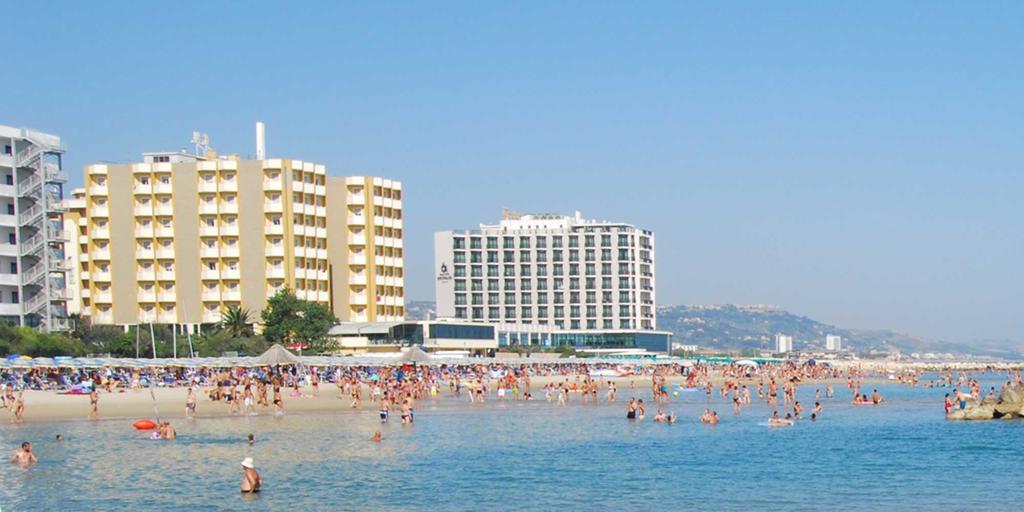 Grand Hotel Montesilvano Marina Dış mekan fotoğraf