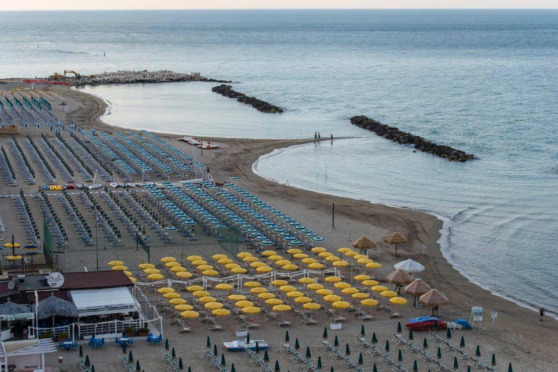 Grand Hotel Montesilvano Marina Dış mekan fotoğraf